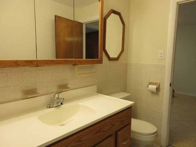 6 Bristol St, Lowell, MA 01852