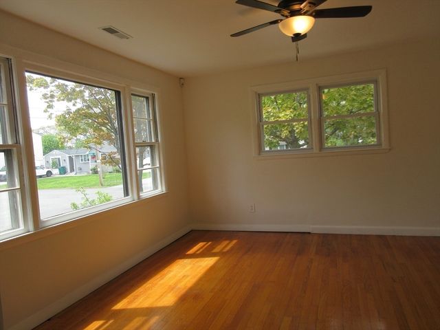 6 Bristol St, Lowell, MA 01852