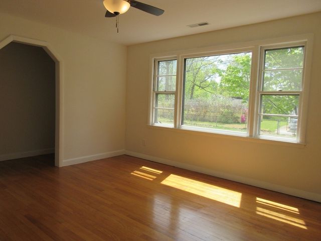 6 Bristol St, Lowell, MA 01852