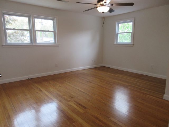 6 Bristol St, Lowell, MA 01852