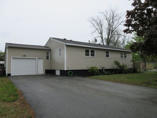 6 Bristol St, Lowell, MA 01852