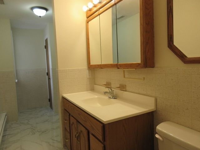 6 Bristol St, Lowell, MA 01852