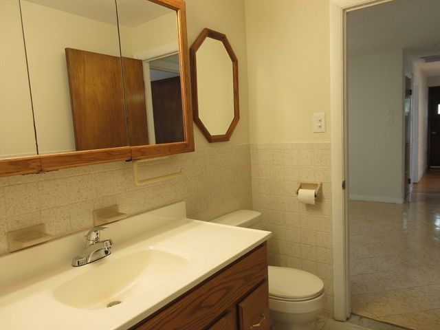 6 Bristol St, Lowell, MA 01852
