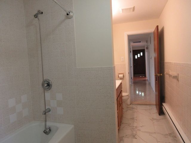 6 Bristol St, Lowell, MA 01852