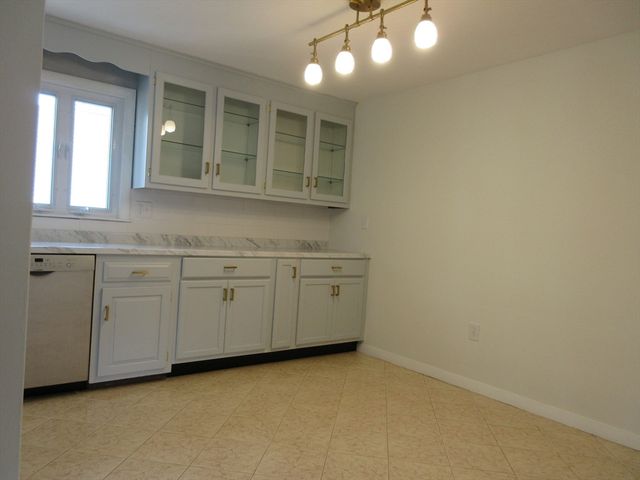 6 Bristol St, Lowell, MA 01852