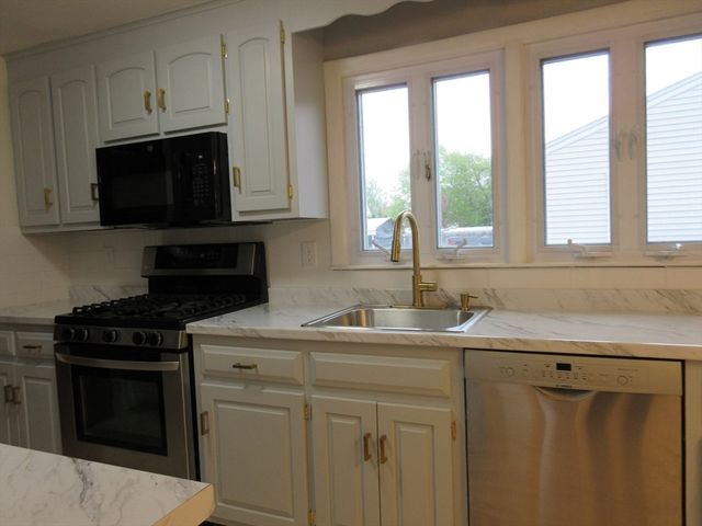 6 Bristol St, Lowell, MA 01852