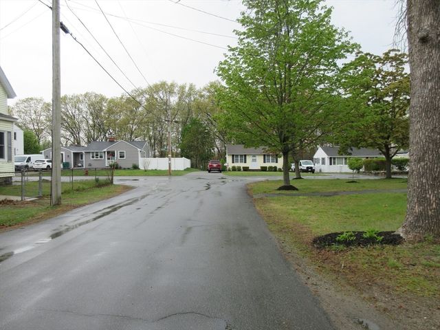 6 Bristol St, Lowell, MA 01852