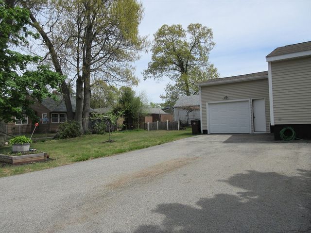 6 Bristol St, Lowell, MA 01852