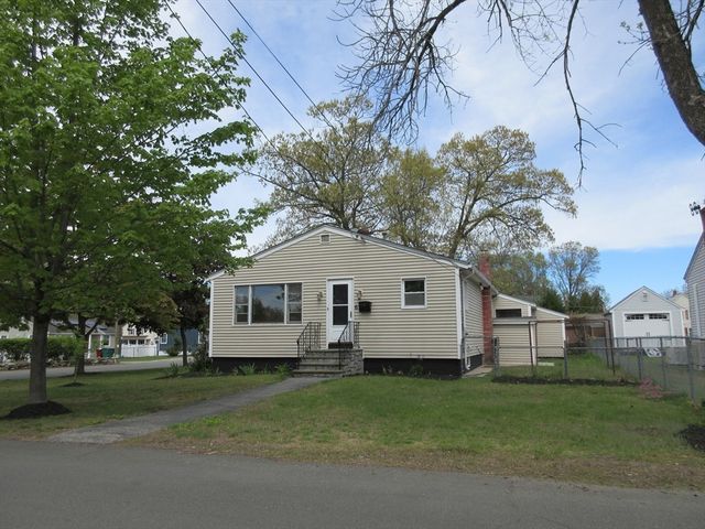 6 Bristol St, Lowell, MA 01852