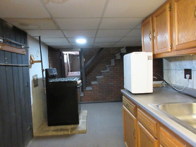 6 Bristol St, Lowell, MA 01852