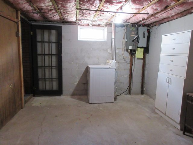 6 Bristol St, Lowell, MA 01852