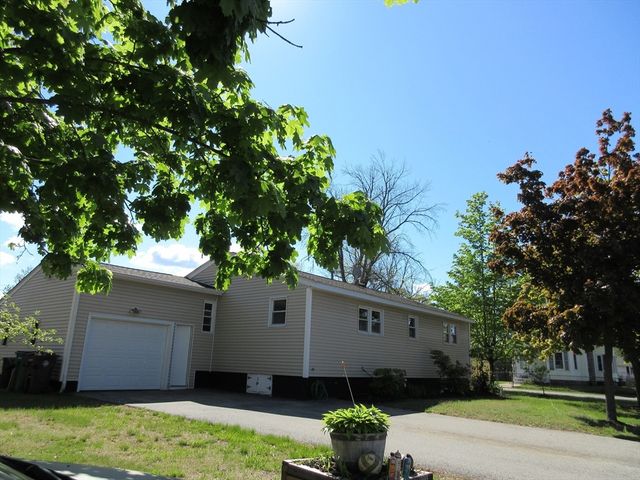 6 Bristol St, Lowell, MA 01852