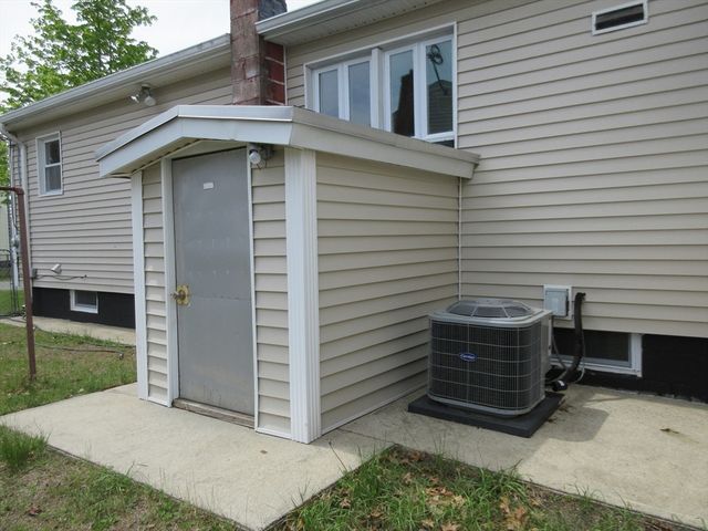 6 Bristol St, Lowell, MA 01852