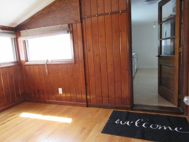 6 Bristol St, Lowell, MA 01852