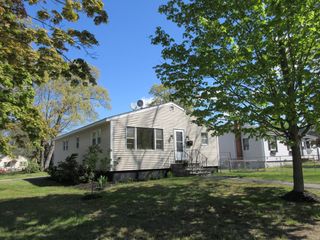 6 Bristol St, Lowell, MA 01852