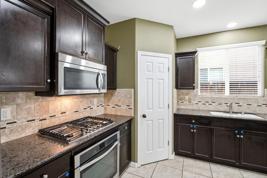 Image 11 of property listing at 7137 N Fusion Drive, Fresno, CA 93711