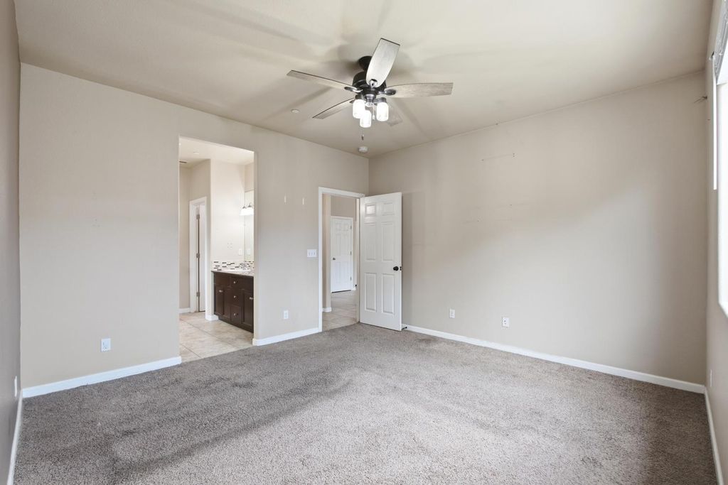 Image 17 of property listing at 7137 N Fusion Drive, Fresno, CA 93711