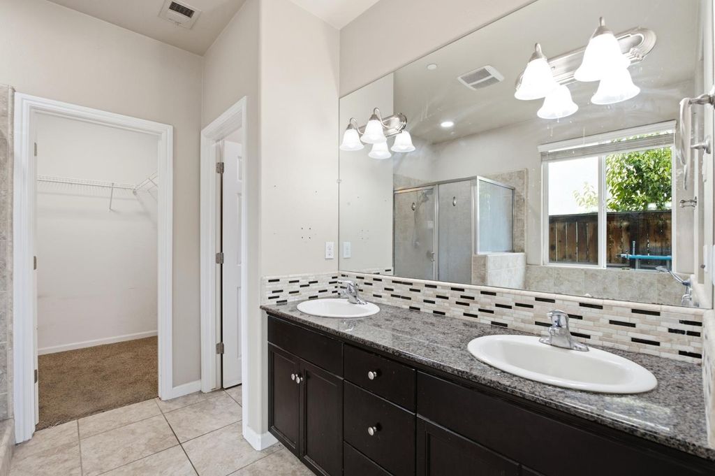 Image 18 of property listing at 7137 N Fusion Drive, Fresno, CA 93711