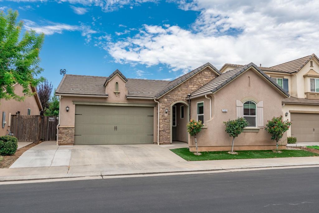 Image 2 of property listing at 7137 N Fusion Drive, Fresno, CA 93711