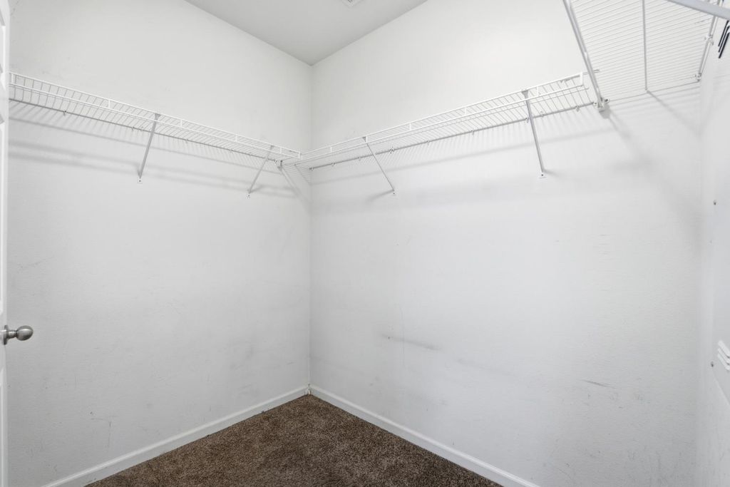 Image 20 of property listing at 7137 N Fusion Drive, Fresno, CA 93711