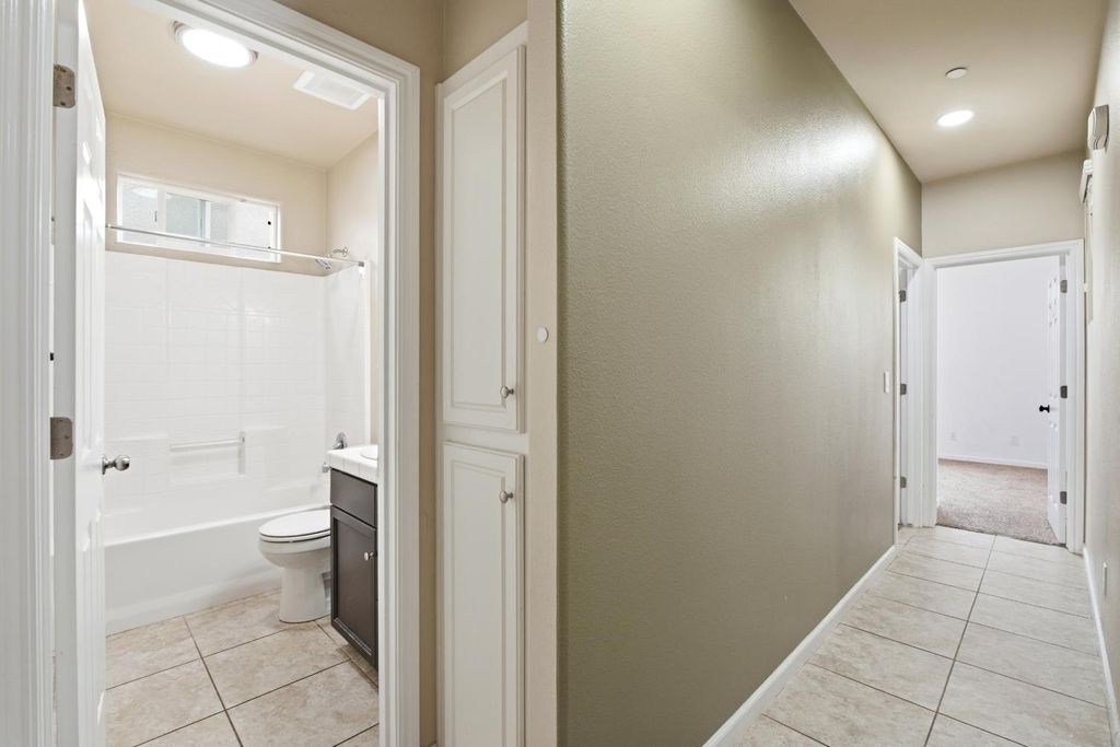Image 21 of property listing at 7137 N Fusion Drive, Fresno, CA 93711