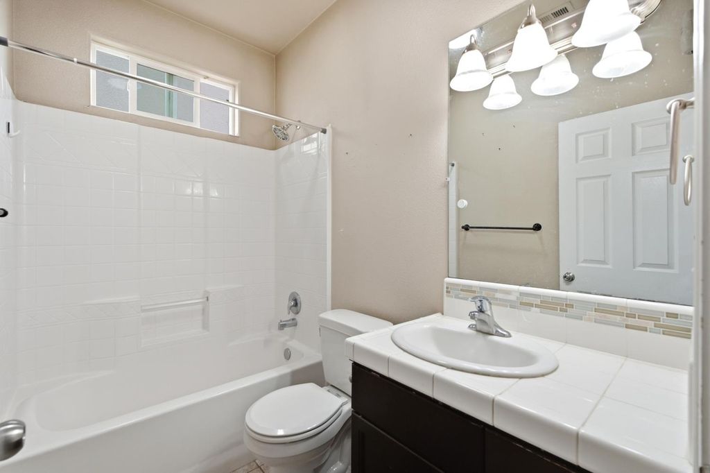 Image 26 of property listing at 7137 N Fusion Drive, Fresno, CA 93711
