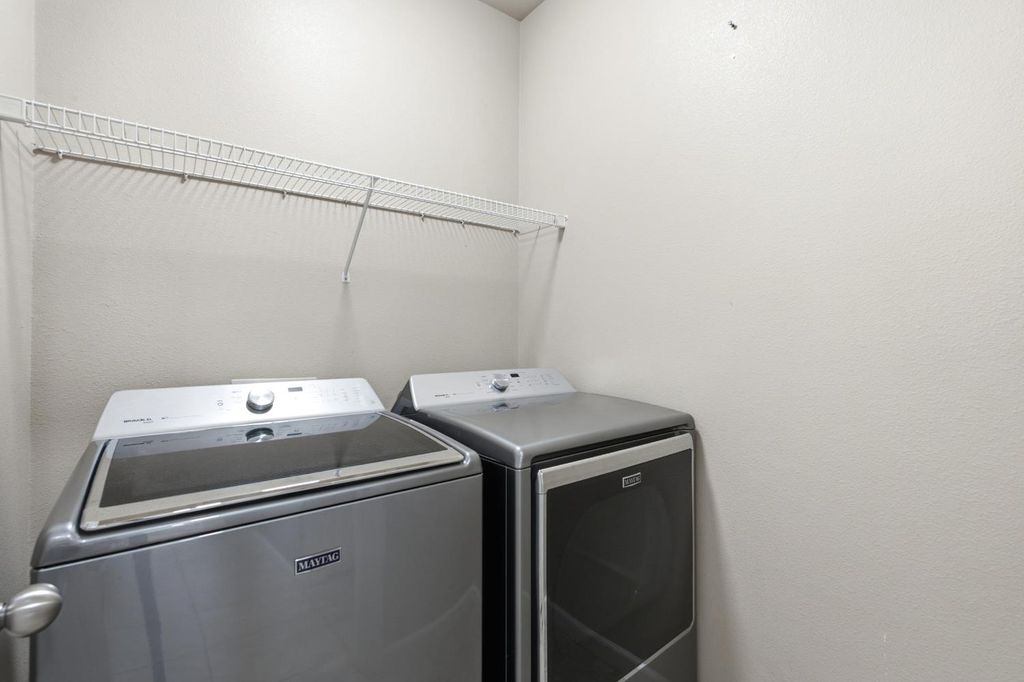 Image 27 of property listing at 7137 N Fusion Drive, Fresno, CA 93711