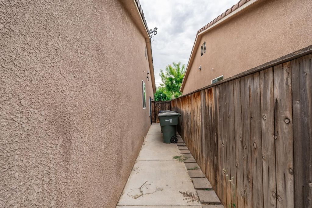 Image 28 of property listing at 7137 N Fusion Drive, Fresno, CA 93711