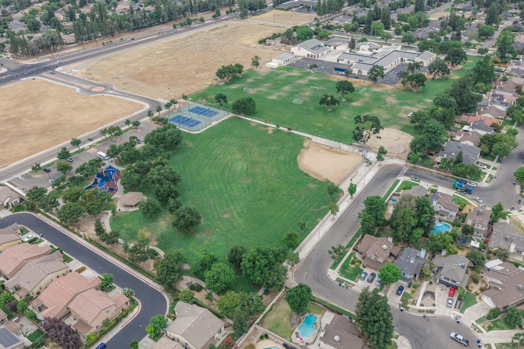 Image 33 of property listing at 7137 N Fusion Drive, Fresno, CA 93711