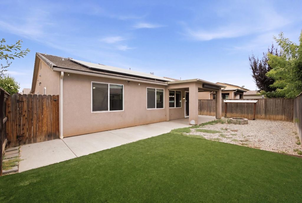 Image 37 of property listing at 7137 N Fusion Drive, Fresno, CA 93711