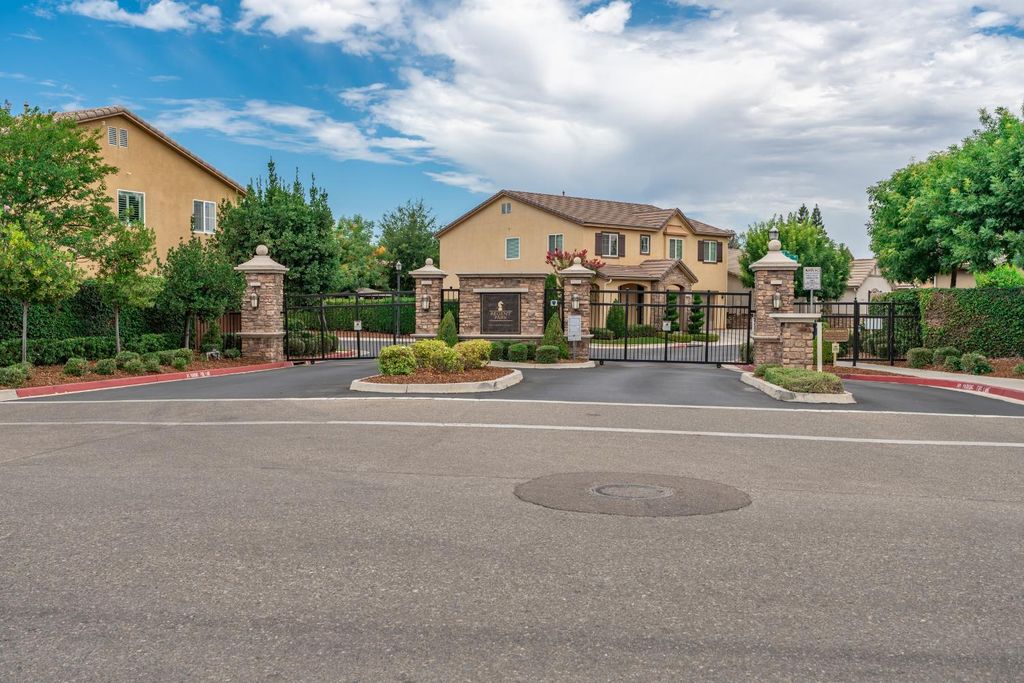 Image 38 of property listing at 7137 N Fusion Drive, Fresno, CA 93711