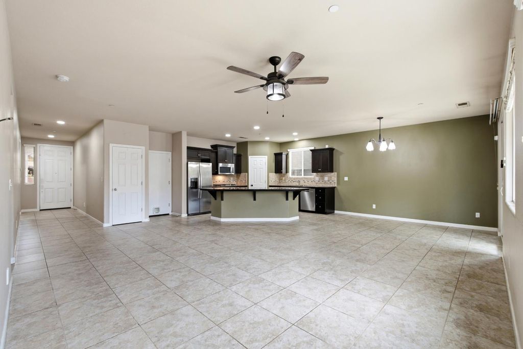 Image 6 of property listing at 7137 N Fusion Drive, Fresno, CA 93711