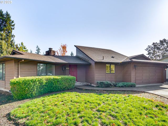 1012 Nw OAKWOOD Cir, Mc Minnville, OR 97128