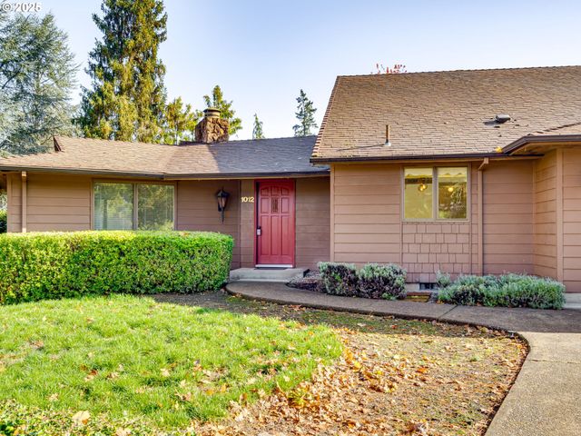 1012 Nw OAKWOOD Cir, Mc Minnville, OR 97128