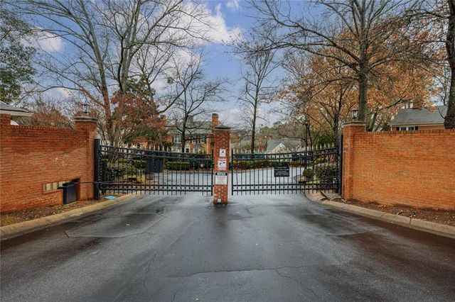 125 Mt Vernon Circle, Atlanta, GA 30338