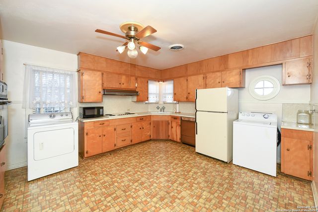 2106 STEVES AVE, San Antonio, TX 78210