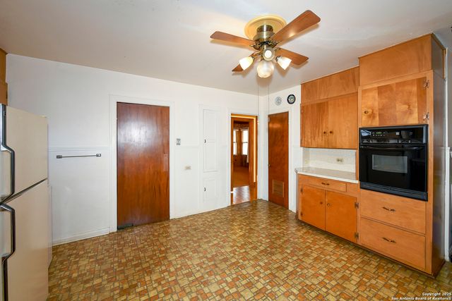 2106 STEVES AVE, San Antonio, TX 78210