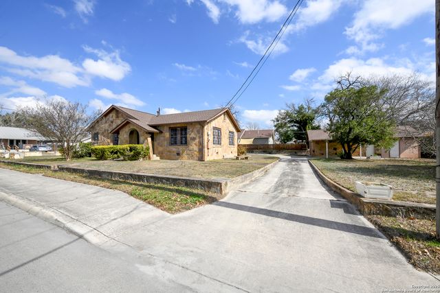 2106 STEVES AVE, San Antonio, TX 78210