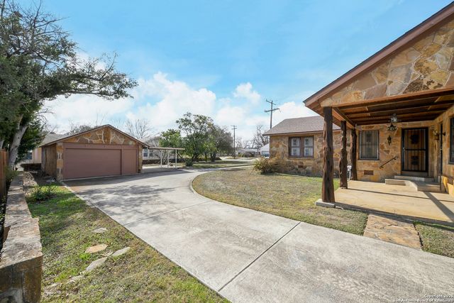 2106 STEVES AVE, San Antonio, TX 78210