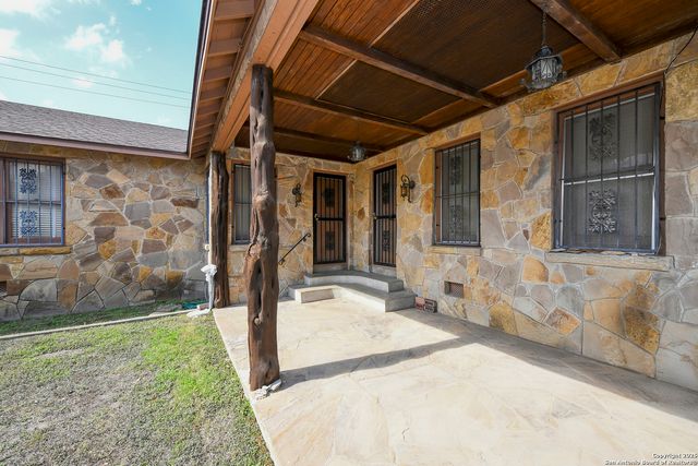 2106 STEVES AVE, San Antonio, TX 78210