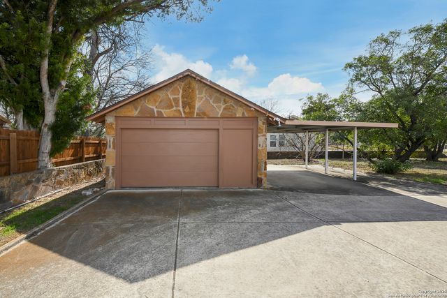 2106 STEVES AVE, San Antonio, TX 78210