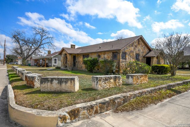 2106 STEVES AVE, San Antonio, TX 78210