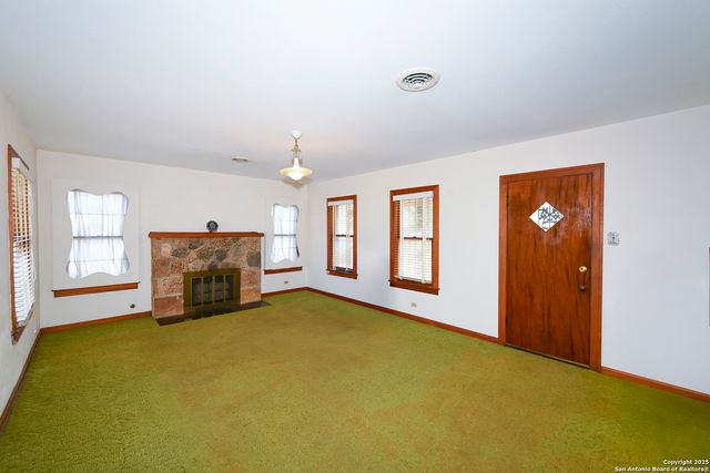 2106 STEVES AVE, San Antonio, TX 78210