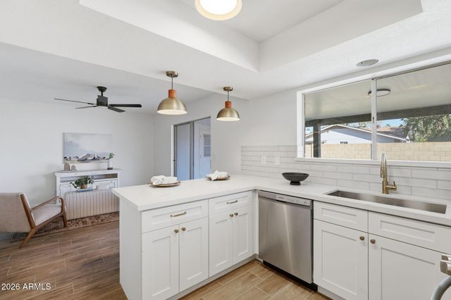 709 N LINDEN Circle, Mesa, AZ 85203