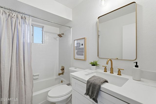 709 N LINDEN Circle, Mesa, AZ 85203