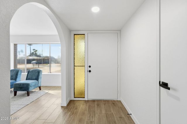 709 N LINDEN Circle, Mesa, AZ 85203