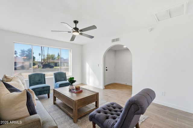 709 N LINDEN Circle, Mesa, AZ 85203