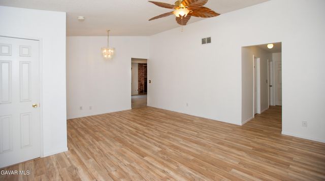 1146 E Avenue J12, Lancaster, CA 93535