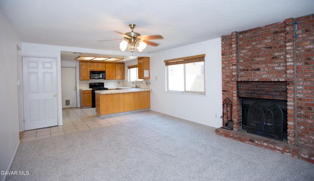 1146 E Avenue J12, Lancaster, CA 93535