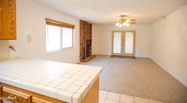 1146 E Avenue J12, Lancaster, CA 93535